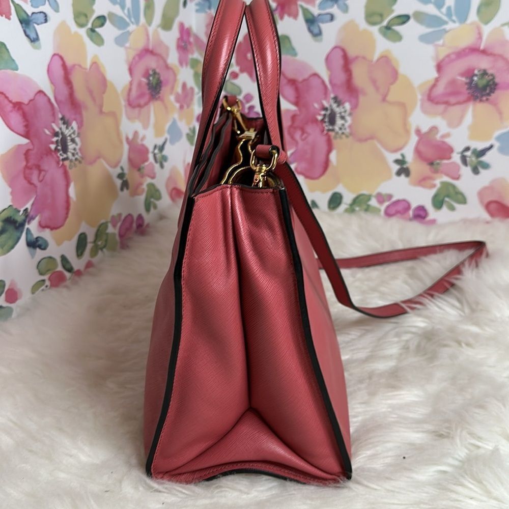 💯Authentic Prada Soft Triple Pocket Convertible Tote Safiano🍀 - Picture 4 of 17